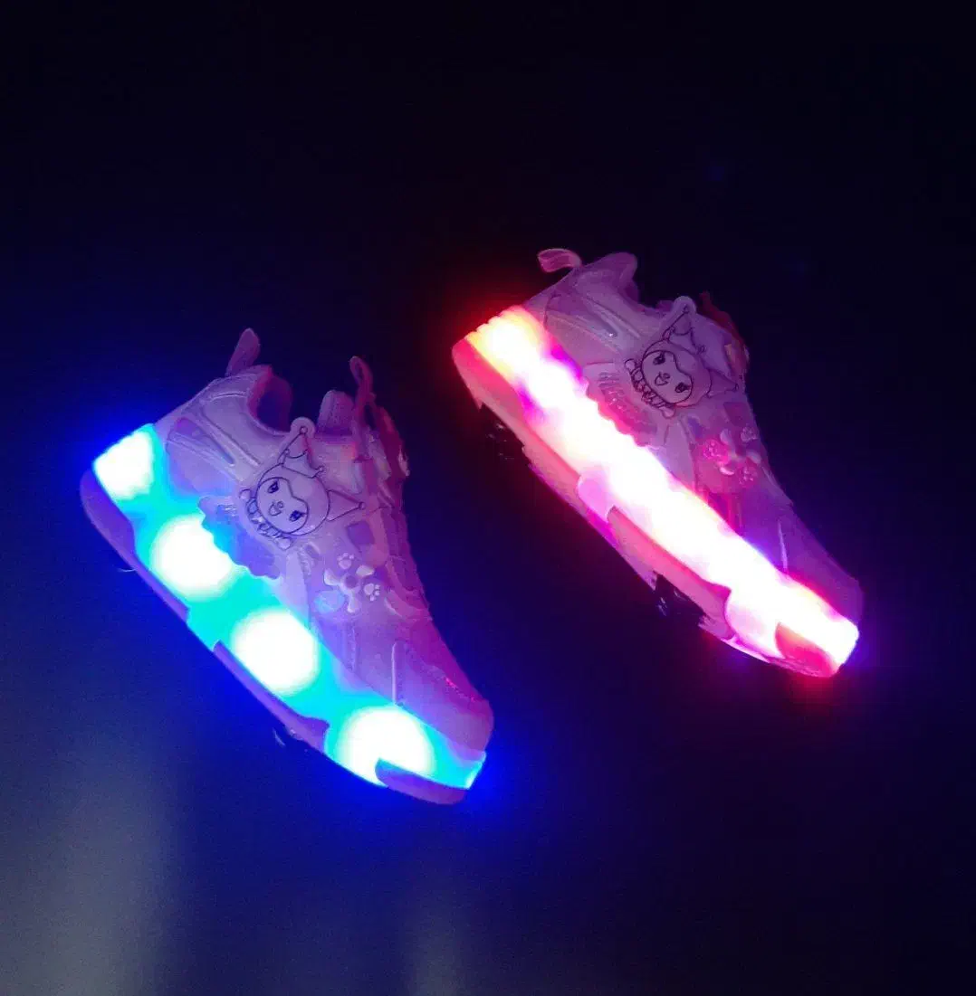 کتونی اسکیتی چراغدار|کفش و لباس بچه|تهران, فلسطین (میدان انقلاب)|دیوار