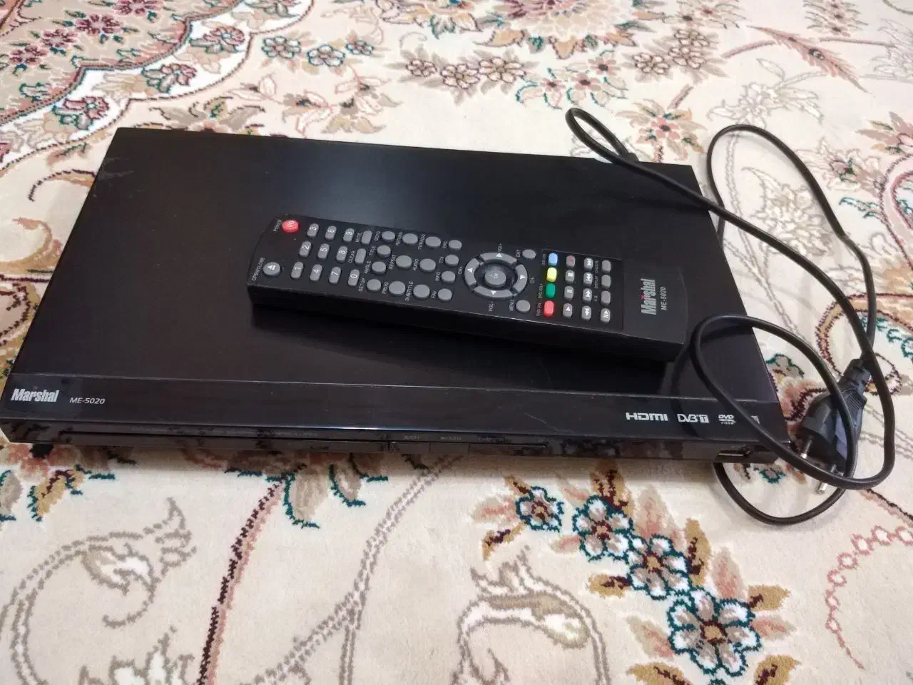 تلویزیون با میز و گیرنده دیجیتال|تلویزیون و پروژکتور|زابل, |دیوار