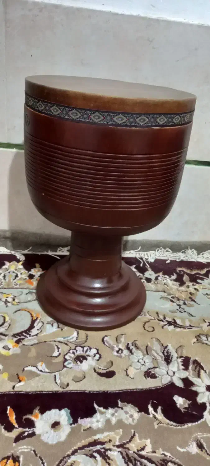 تمبک|سازهای سنتی|شیراز, باغ تخت|دیوار