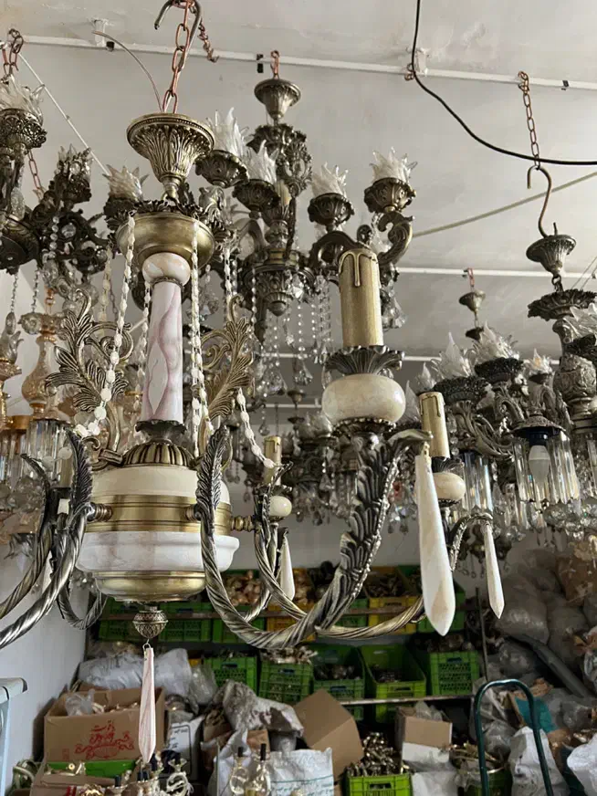 لوستر نئوکلاسیک|لوستر و چراغ آویز|اصفهان, بوستان ناژوان|دیوار