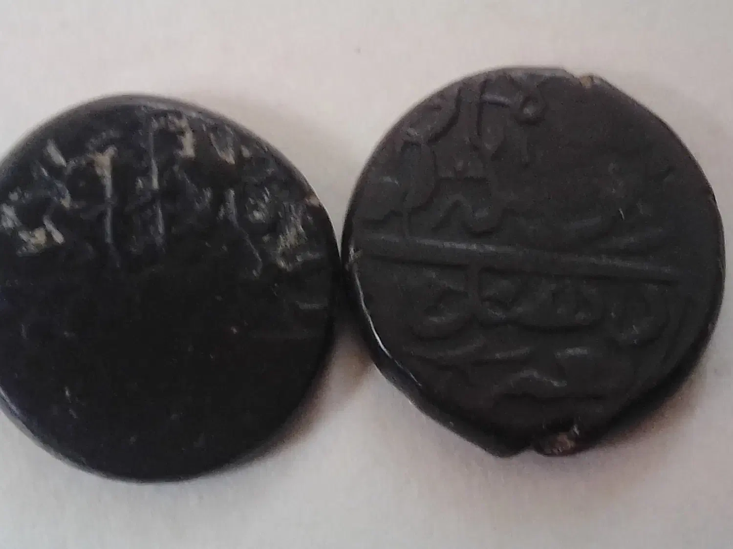 سکه سنگی|کلکسیون اشیاء عتیقه|تایباد, |دیوار