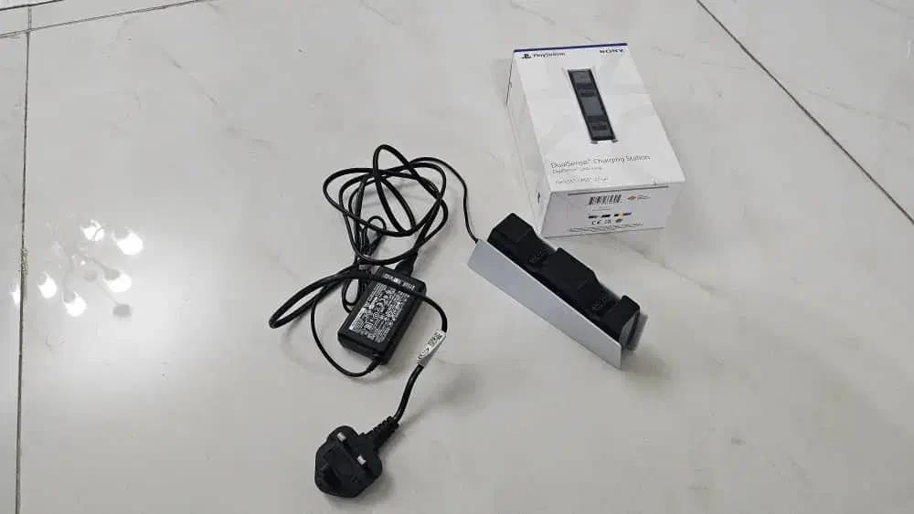 دسته و پایه شارژ اصلی|کنسول، بازی ویدئویی و آنلاین|کرمان, |دیوار