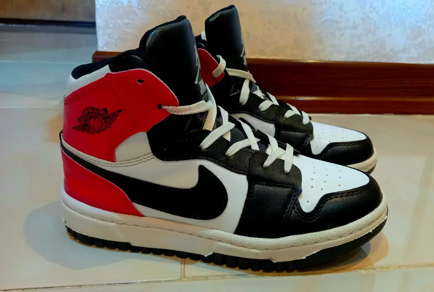 کفش|کیف، کفش، کمربند|سراب, |دیوار