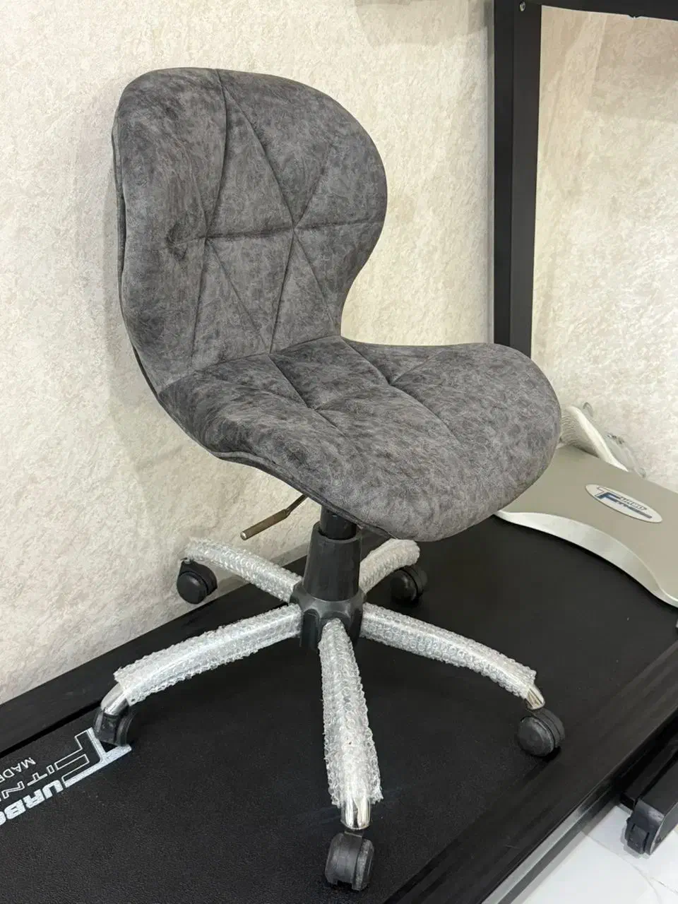 صندلی|مبلمان اداری|شیراز, آزادگان|دیوار