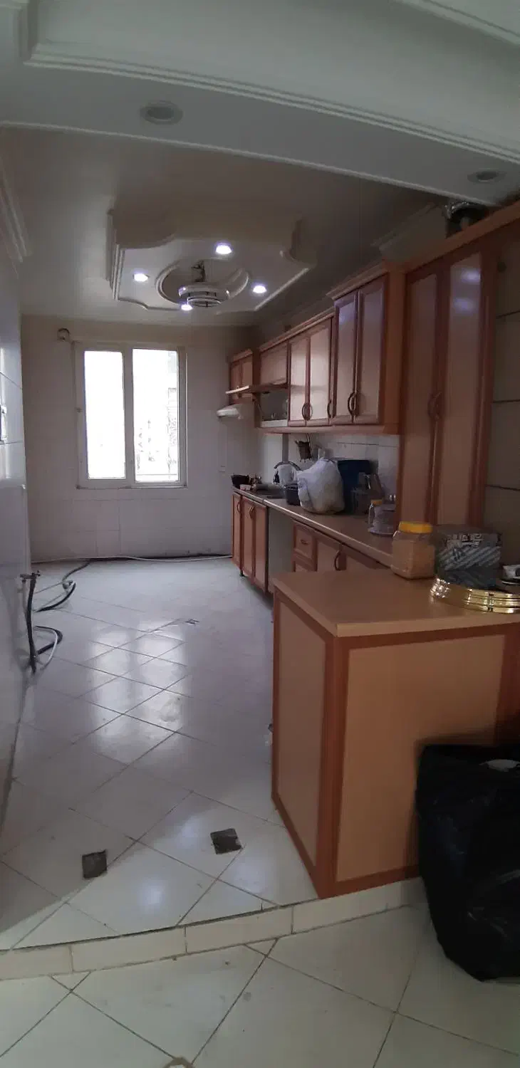 ۱۰۰متر تخلیه تک واحدی چهارراه استقلال