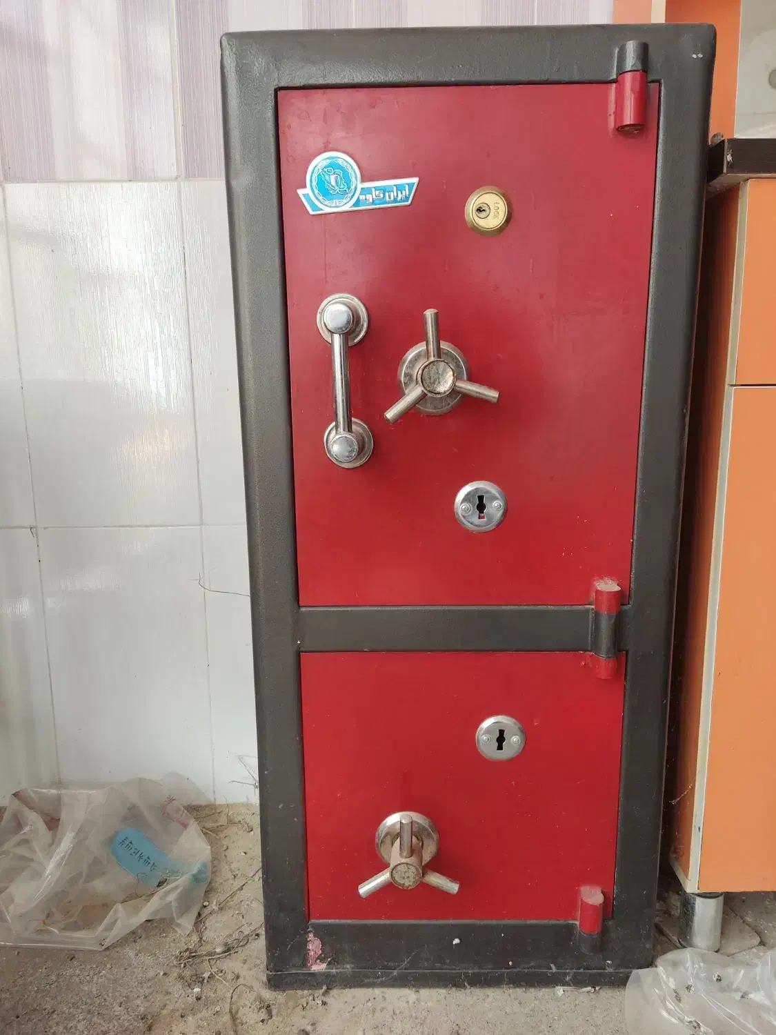 گاوصندوق|ابزارآلات|همدان, |دیوار