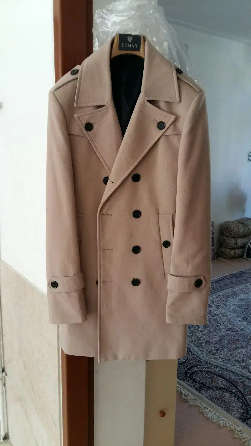 پالتو مردانه|لباس|صحنه, |دیوار