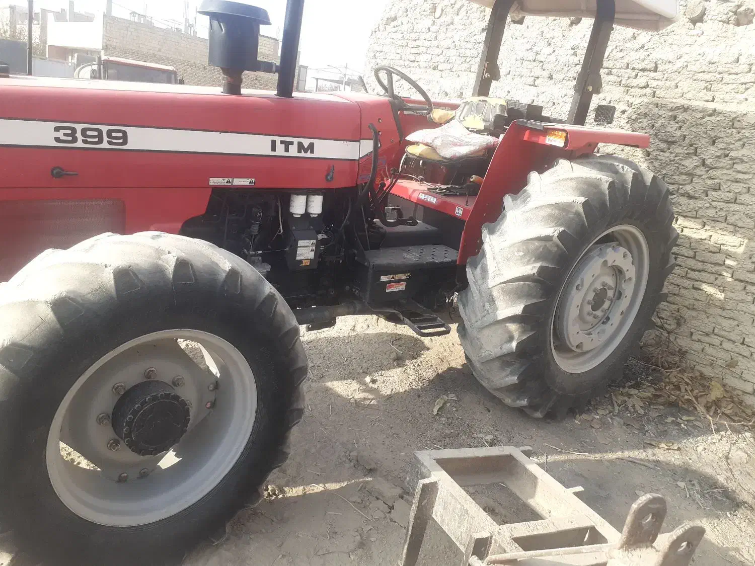 تراکتور ۳۹۹ ۲ دیفرانسیل مدل آخر ۹۸|خودرو سنگین|اصفهان, براآن شمالی|دیوار