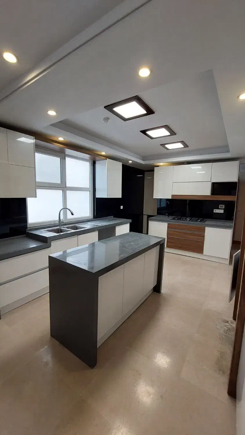 سپند۱۹۰متر*طبقه آخر*ویو خلبانی*فول مشاعات