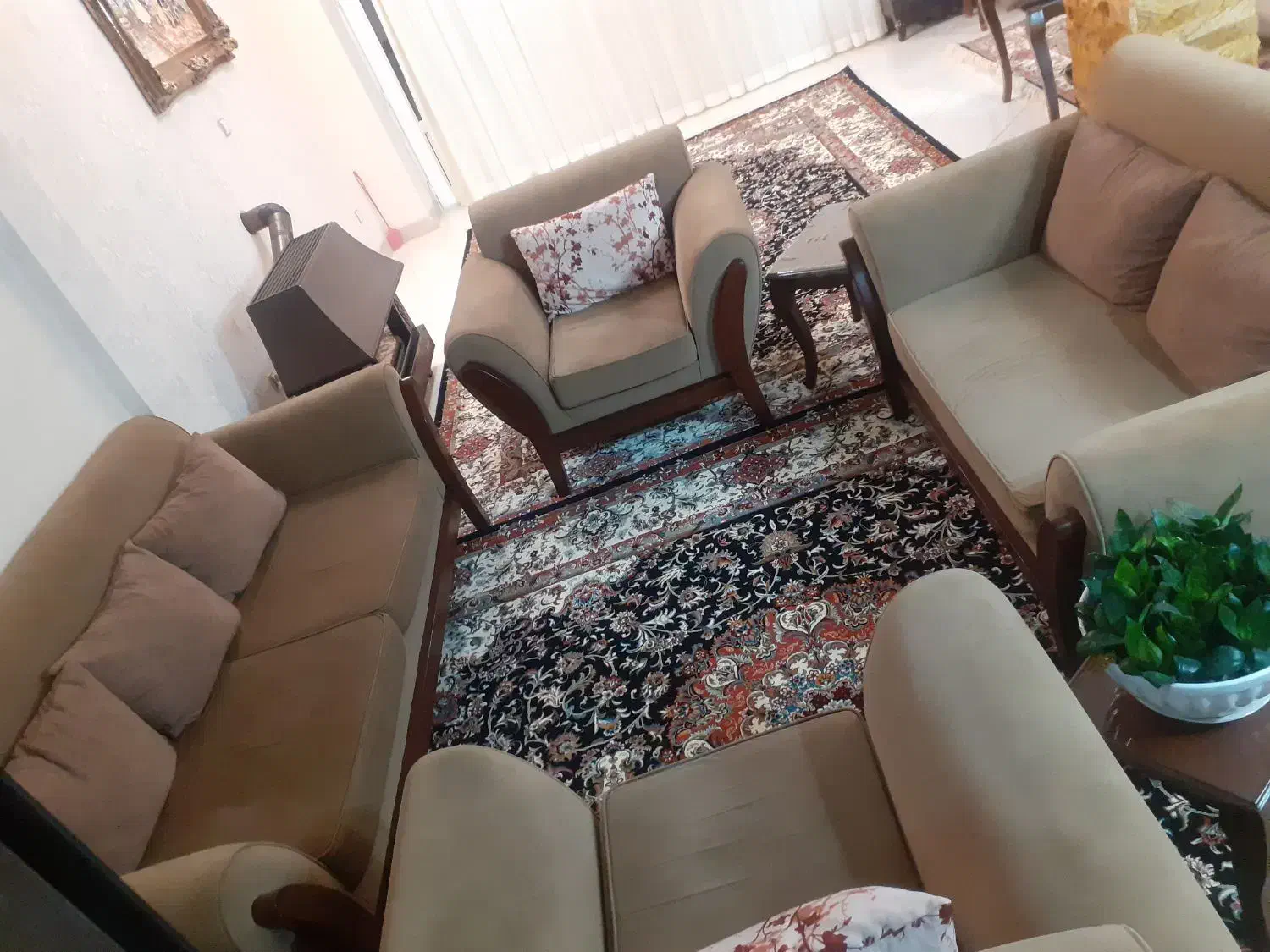 یک دست مبل راحتی هفت نفره درحد نو|مبلمان خانگی و میز عسلی|مهاجران, |دیوار