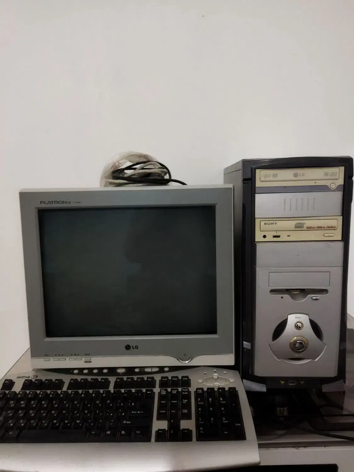 یک دستگاه کیسکامپیوترو تلویزیون سالمنو|رایانه رومیزی|چناران, |دیوار