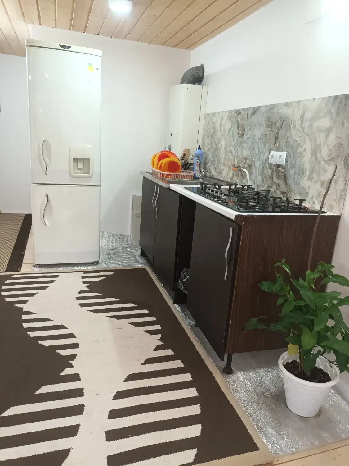 سوئیت چوبی در دل جنگل|اجارهٔ کوتاه‌مدت آپارتمان و سوئیت|سیاهکل, |دیوار