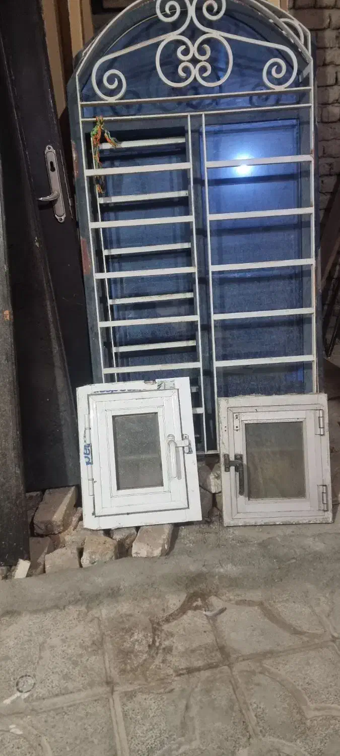 در و پنجره فلزی وآلومینیوم و چوبی|مصالح و تجهیزات ساختمان|ارومیه, |دیوار