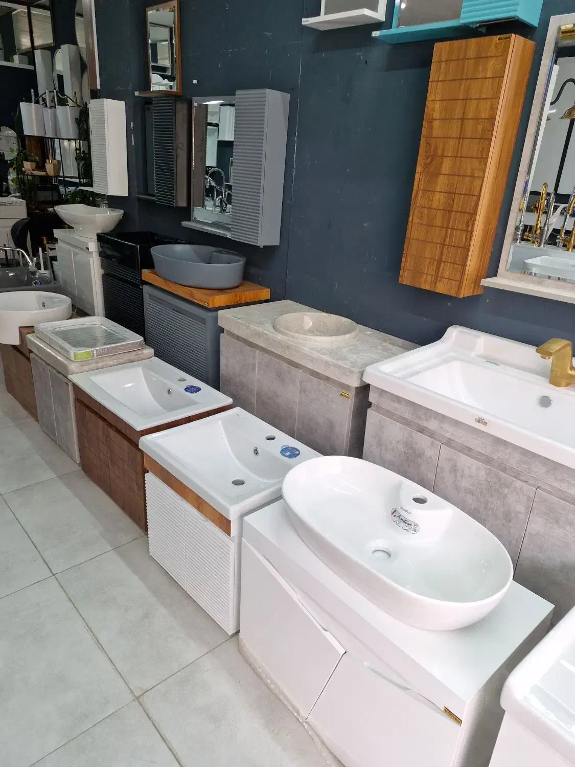 روشویی کابینتی و آینه‌باکس حاجی ابوطالبی رودهنd۵|لوازم سرویس بهداشتی|بومهن, |دیوار