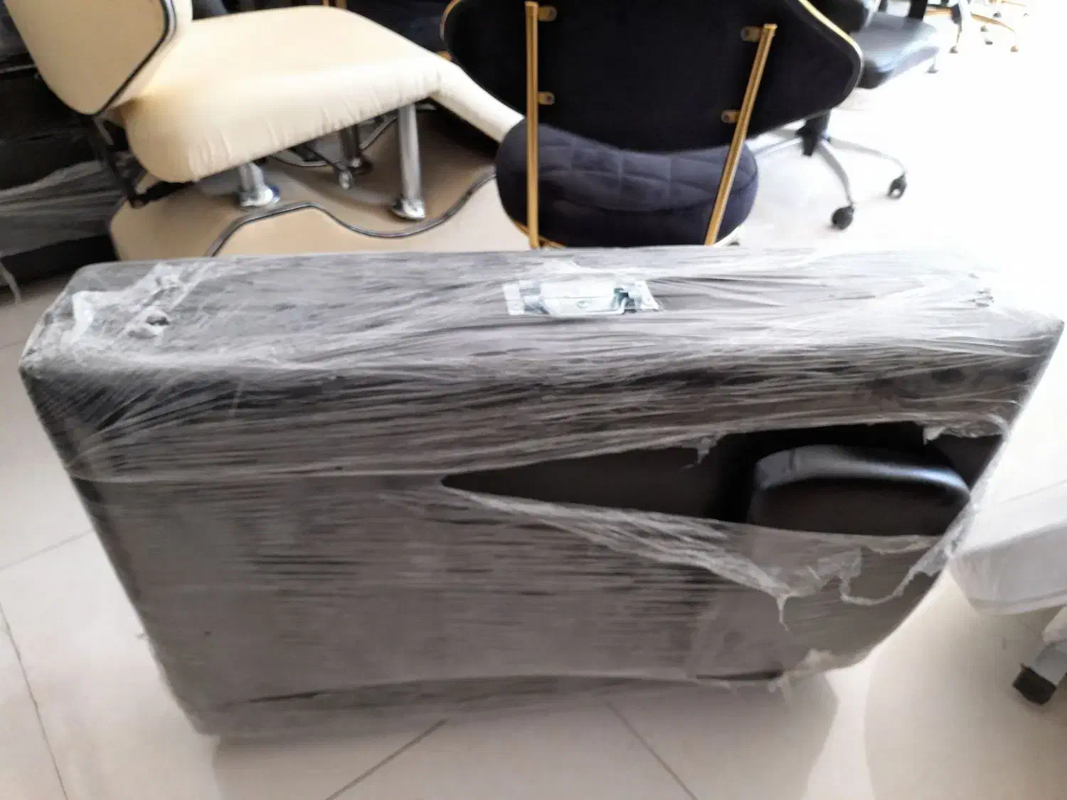 تخت پرتابل ماساژ پایه تاشو چمدانی|آرایشگاه و سالنهای زیبایی|مشهد, موسوی قوچانی|دیوار