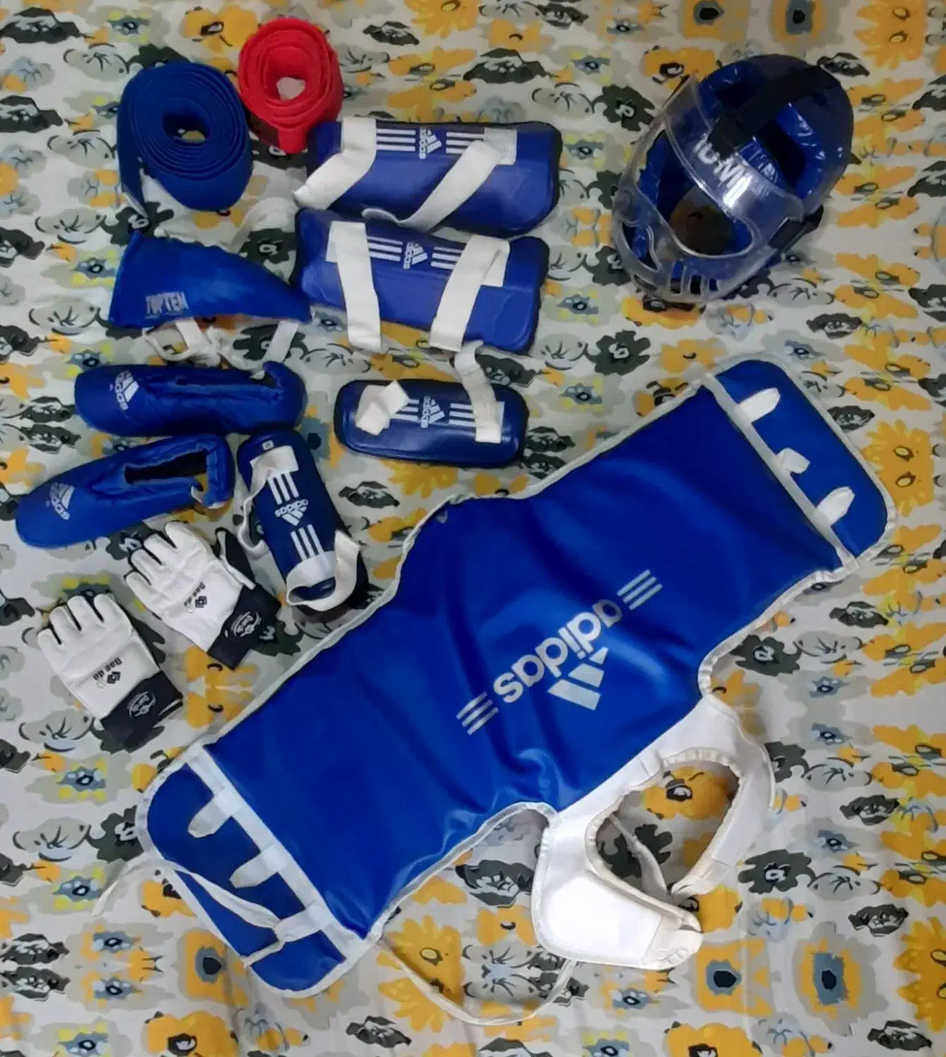 کلاه با نقاب و وسایل تکواندوفقط  یک و هفتصد|تجهیزات ورزشی|رشت, حاجی آباد|دیوار