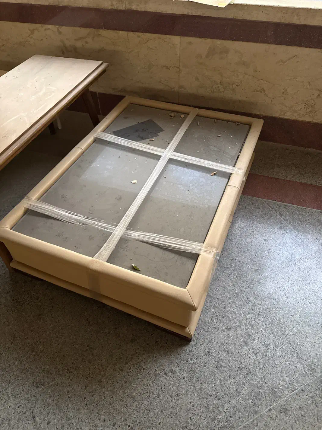 مبل چرم طبیعی ساخت آلمان (وارداتی) در حد نو|مبلمان خانگی و میز عسلی|تهران, شهران شمالی|دیوار