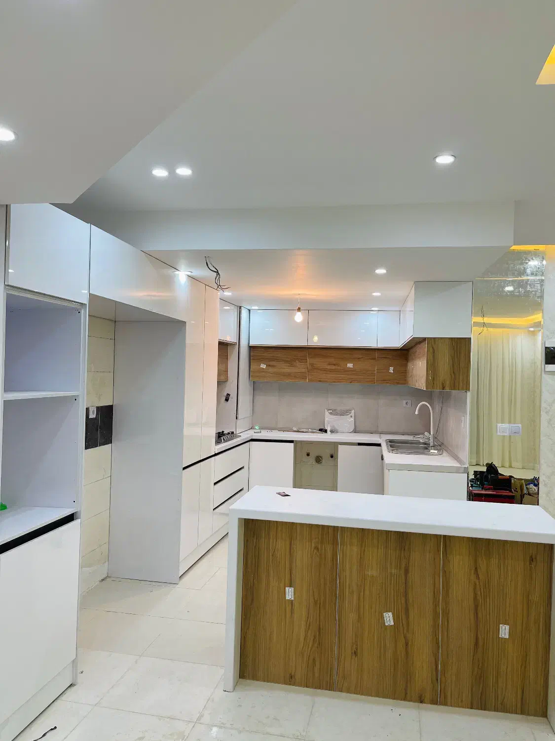 دکوراسیون داخلی خونه پرده کابینت کاغذ و ...|خدمات پیشه و مهارت|صدرا-فارس, فاز ۱|دیوار