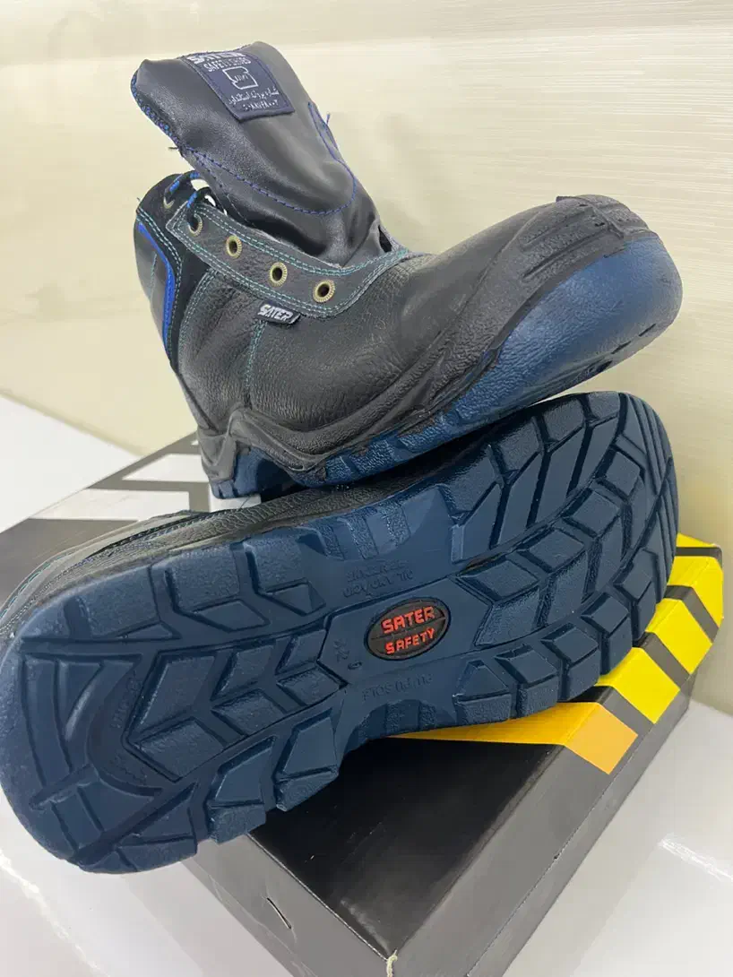 کفش ایمنی|کیف، کفش، کمربند|رامهرمز, |دیوار