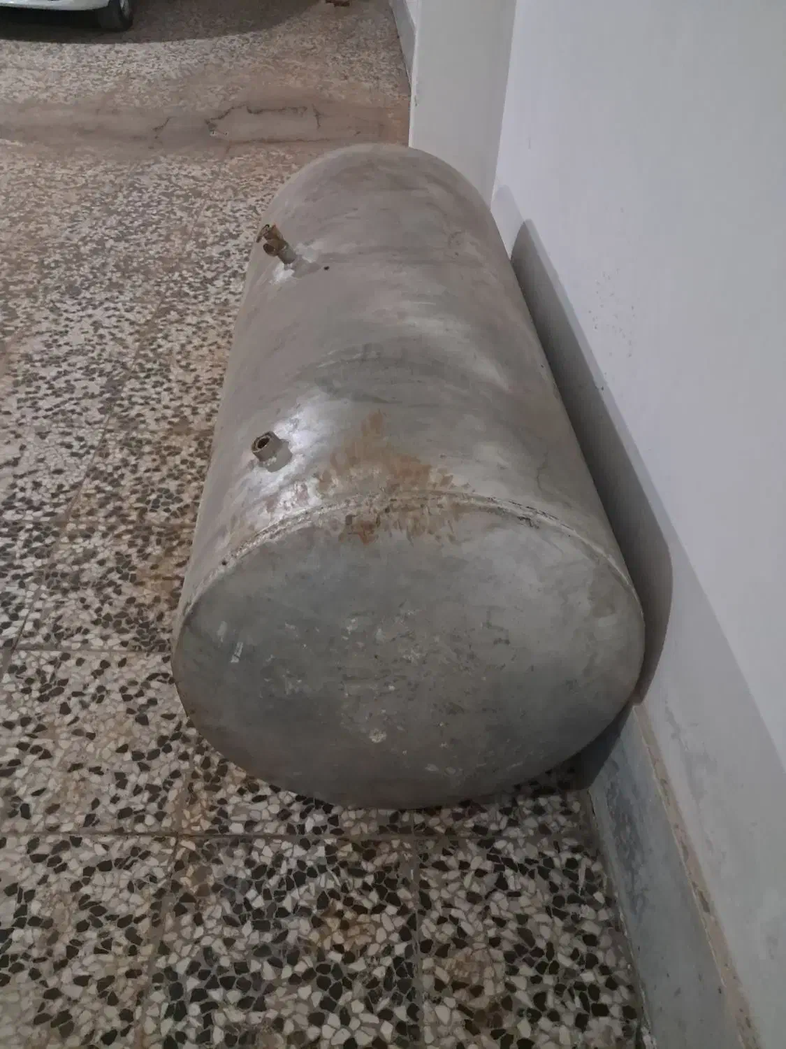 تانکر ۵۰۰ لیتری آب سالم و تمیز|مصالح و تجهیزات ساختمان|فیروزکوه, |دیوار