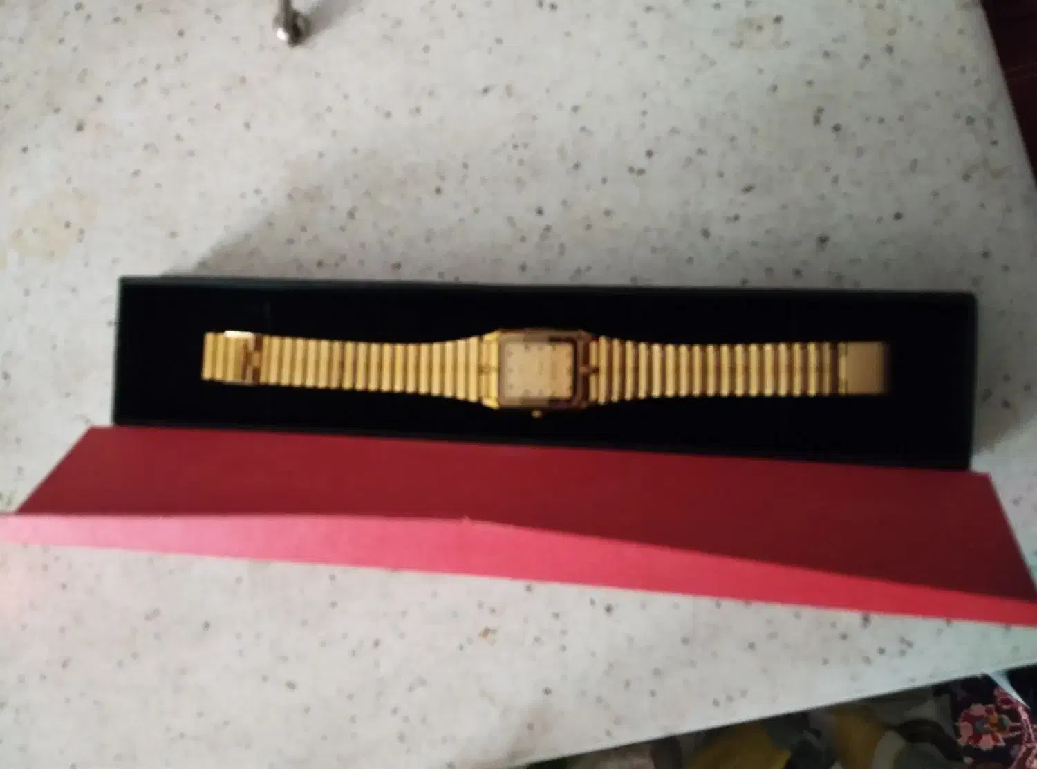 ساعت مچی|ساعت|صدرا-فارس, فاز ۱|دیوار