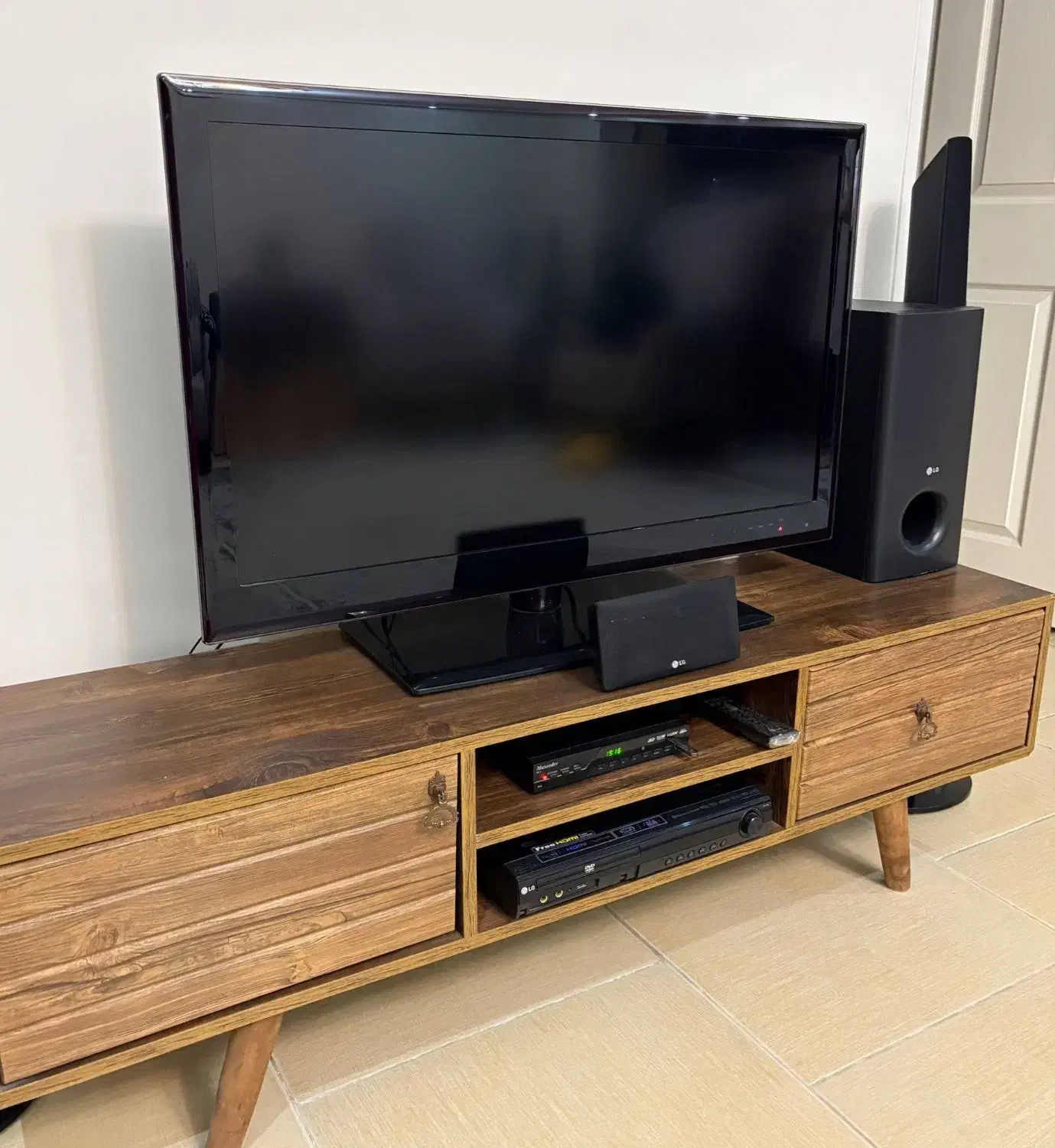 نلویزیون LG|تلویزیون و پروژکتور|اندیشه, شهرک مریم|دیوار