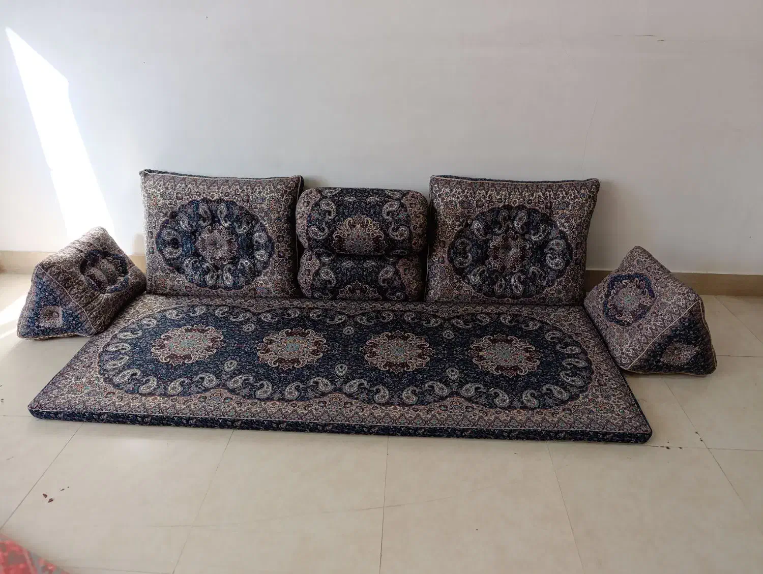 شاه نشین|پشتی|سقز, |دیوار