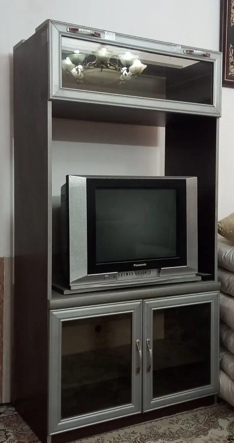 تلویزیون ۲۱ اینچ پاناسونیک+میزش|تلویزیون و پروژکتور|یزد, |دیوار