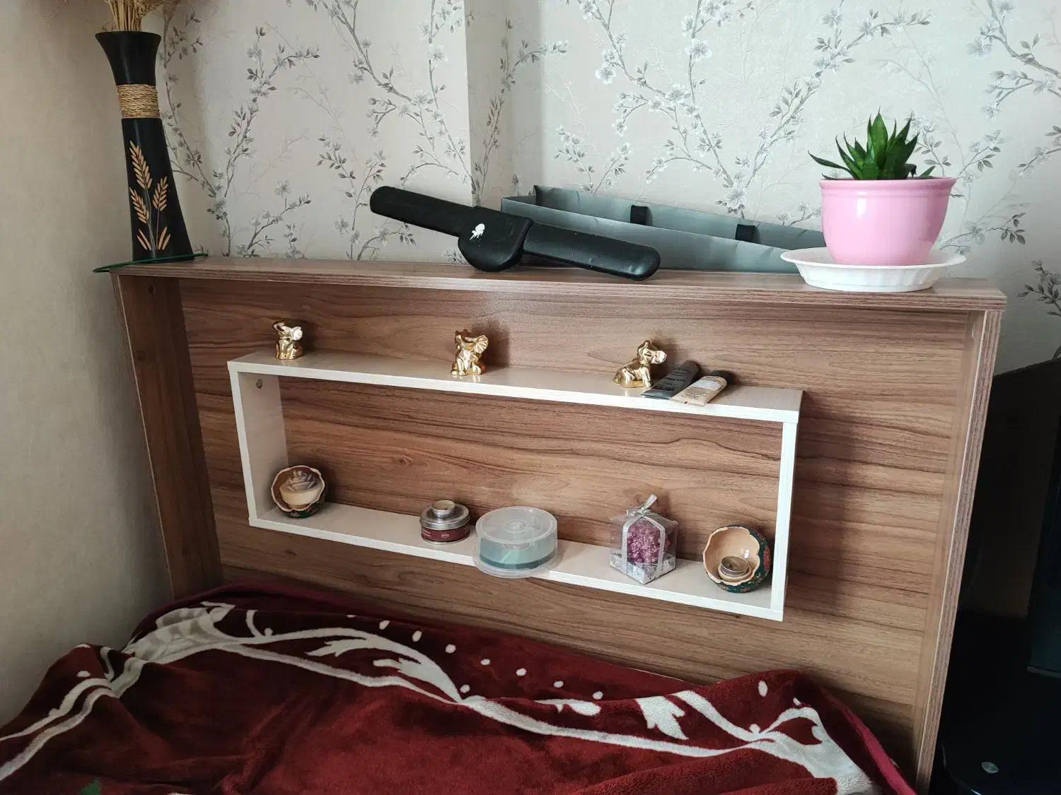 سرویس خواب|تخت و سرویس خواب|تهران, آبشار تهران (دریاچه)|دیوار