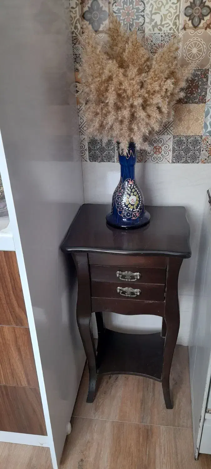 یک عدد میز تلفن کلاسیک|میز تلفن|گلپایگان, |دیوار