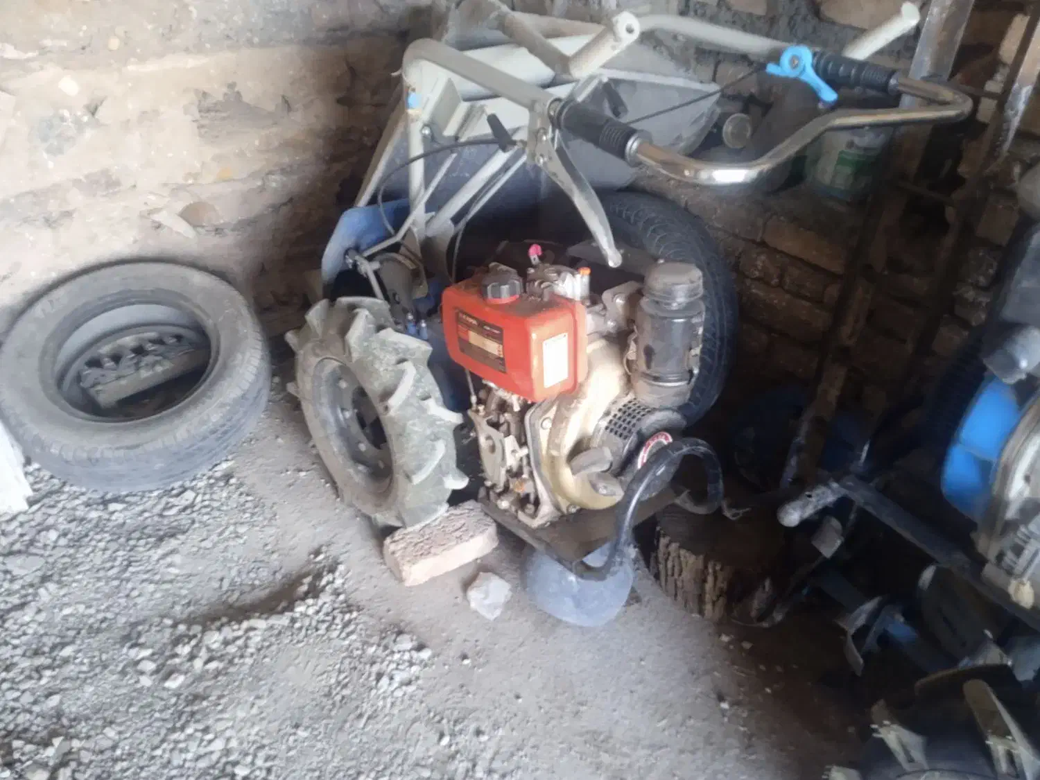 تیلر و سم پاشی و علف زن|خدمات باغبانی و درختکاری|سنندج, |دیوار