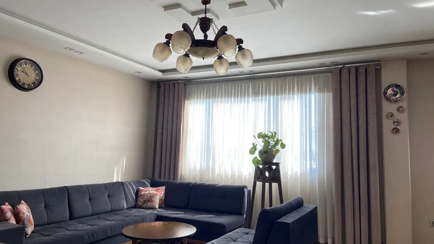 لوستر چوبی۶ شاخه با لامپ های کاملا نو|لوستر و چراغ آویز|تهران, ائمه اطهار|دیوار