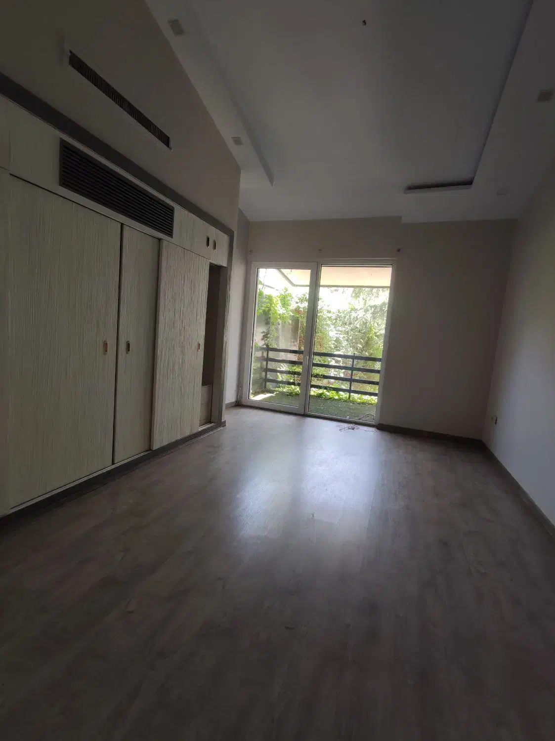 ۱۲۰۰ متر ویلا با دسترسی آسان