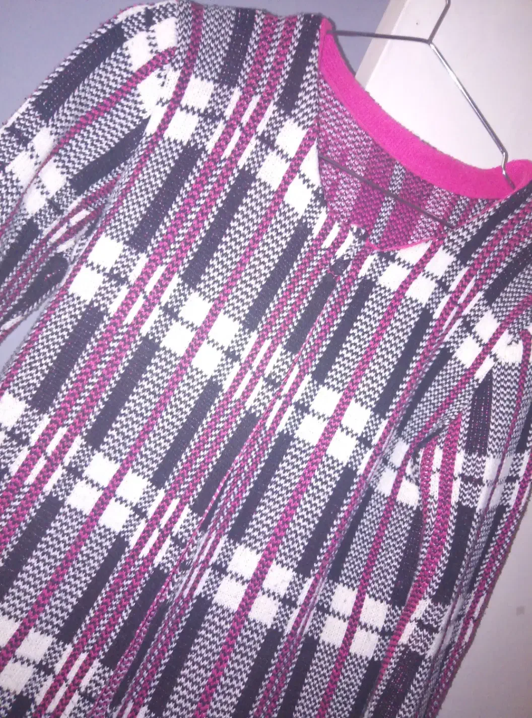 بافت خوشرنگ چهارخانه|لباس|شیراز, شهرک نیروی انتظامی|دیوار