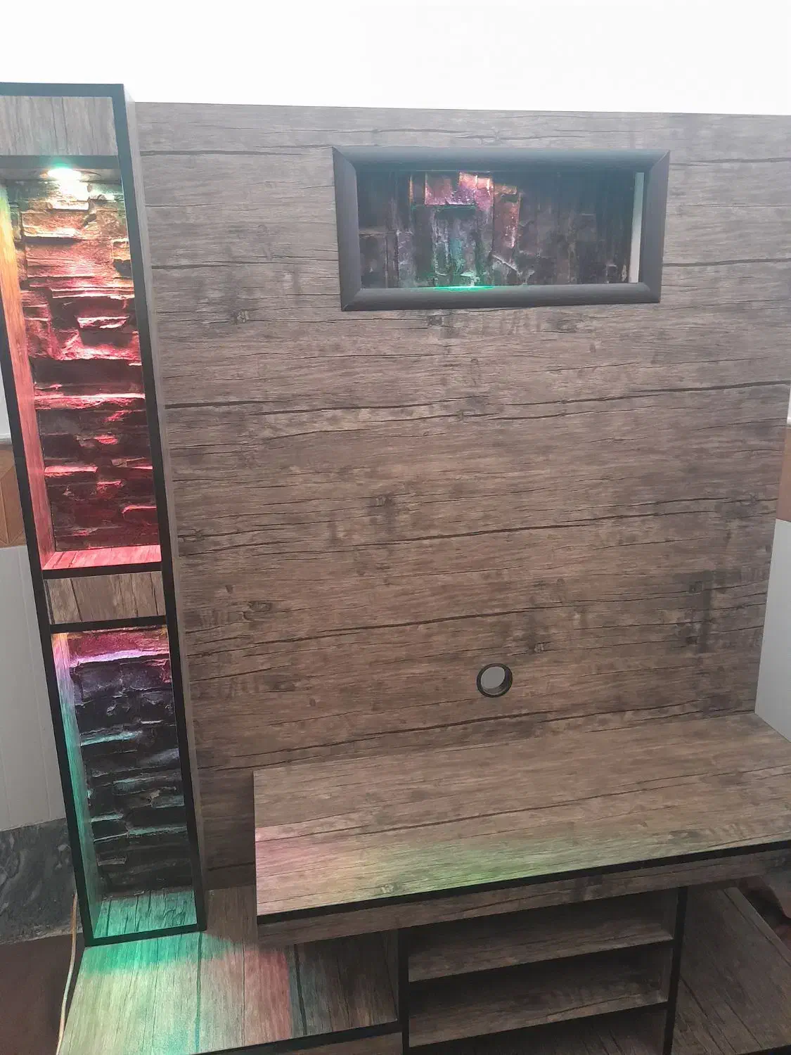 زیر تلویزیون بزرگ|میز تلویزیون|قم, امامزاده ابراهیم|دیوار