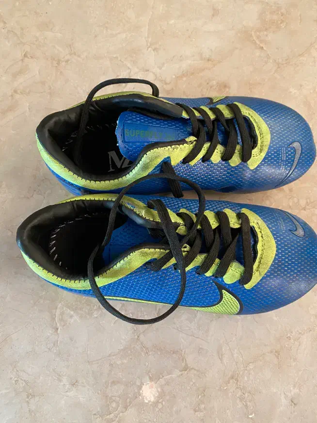 کتانی فوتبال استوک دار سایز ۳۳|تجهیزات ورزشی|رشت, بوسار|دیوار