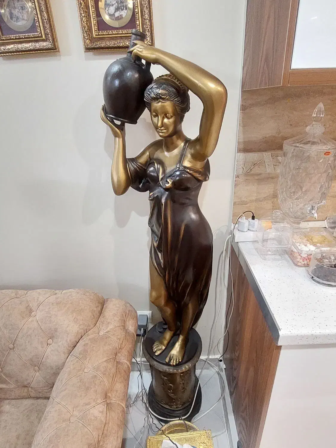 مجسمه قلع وسرب  کوزه به دست|مجسمه، تندیس، ماکت|تهران, دژکام|دیوار