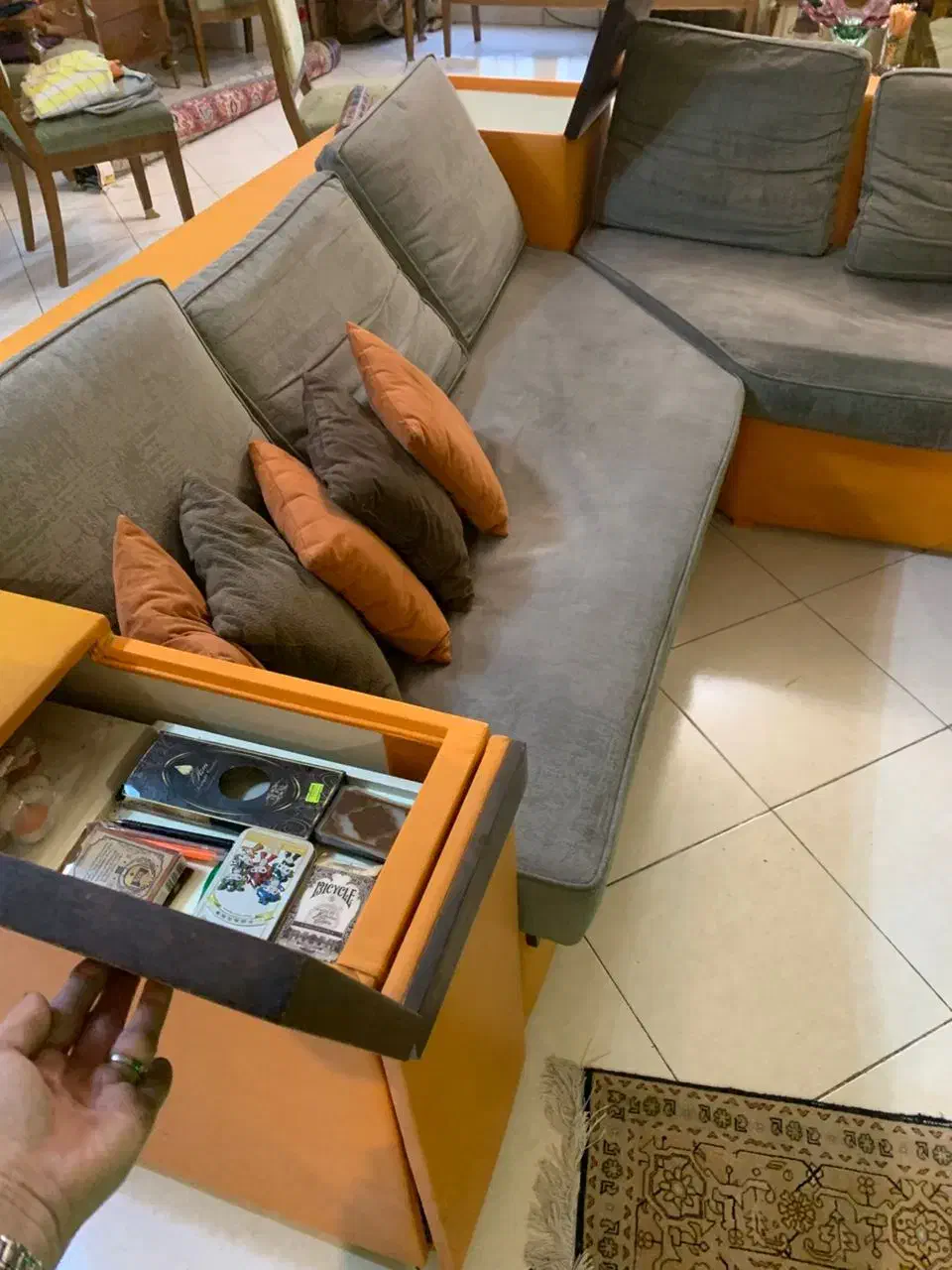 راحتی ۵ نفره L به همراه میز بار مخفی و دو باکس|مبلمان خانگی و میز عسلی|تهران, سوهانک|دیوار