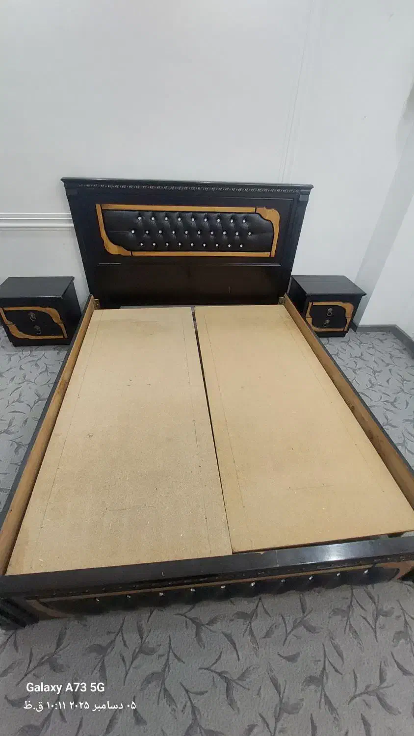 تخت خواب چوبی دونفره تمیز|تخت و سرویس خواب|تاکستان, |دیوار