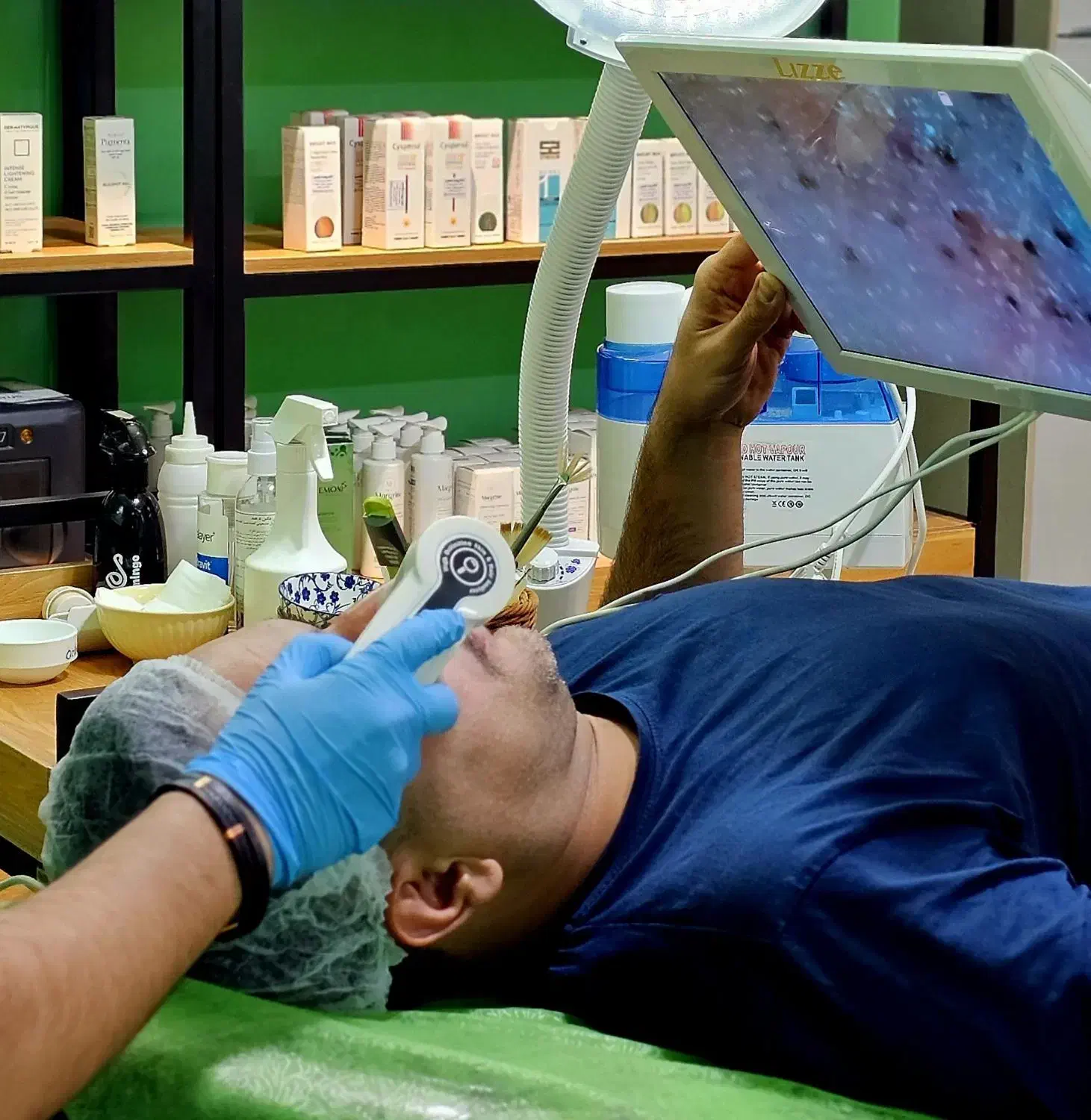 نیاز به حضور پزشک در مطب زیبایی کاشمر|استخدام درمانی، زیبایی، بهداشتی|کاشمر, |دیوار