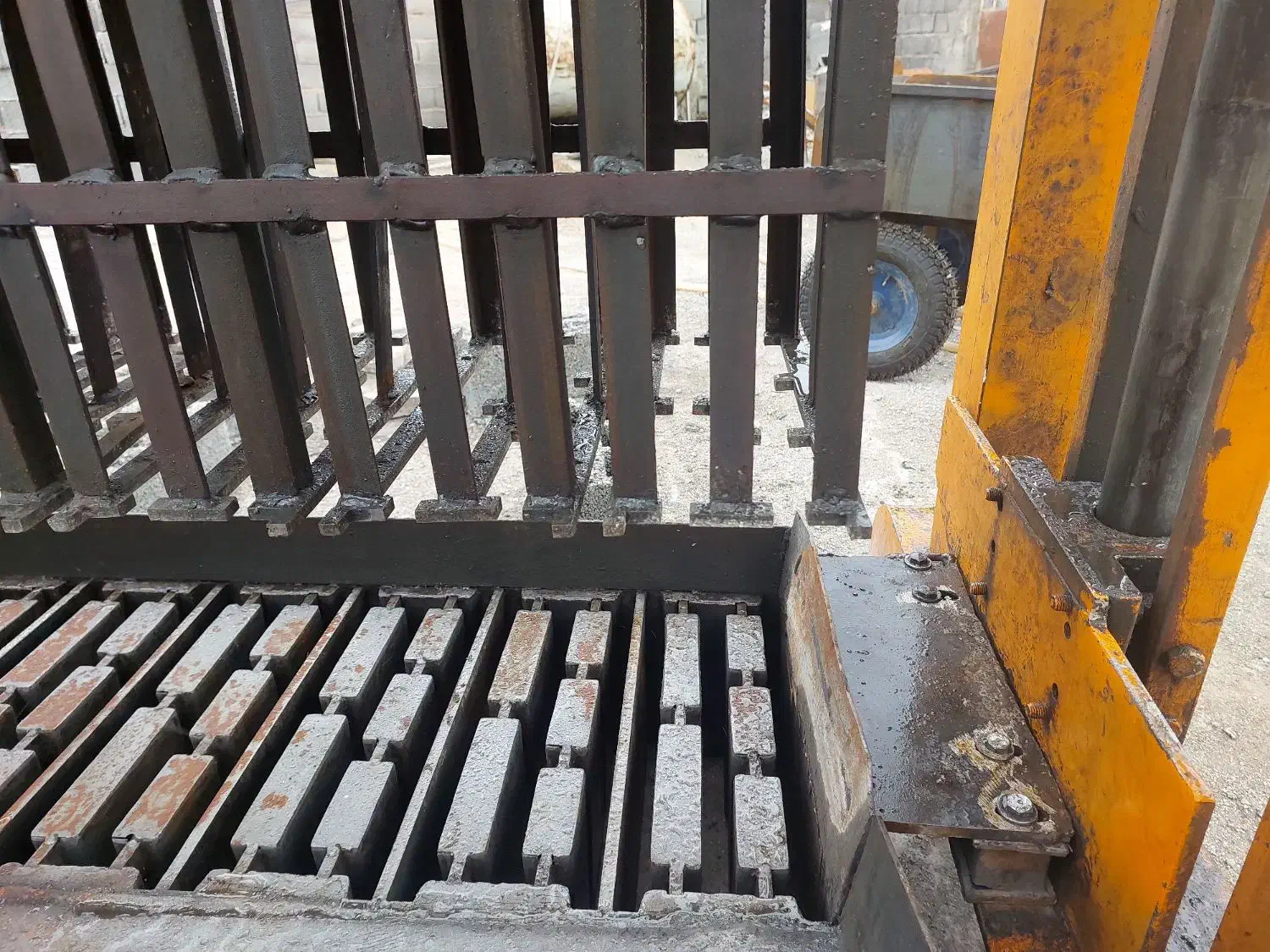 قالب بلوکه سبک 15در 40|ماشینآلات صنعتی|مشهد, خین عرب|دیوار