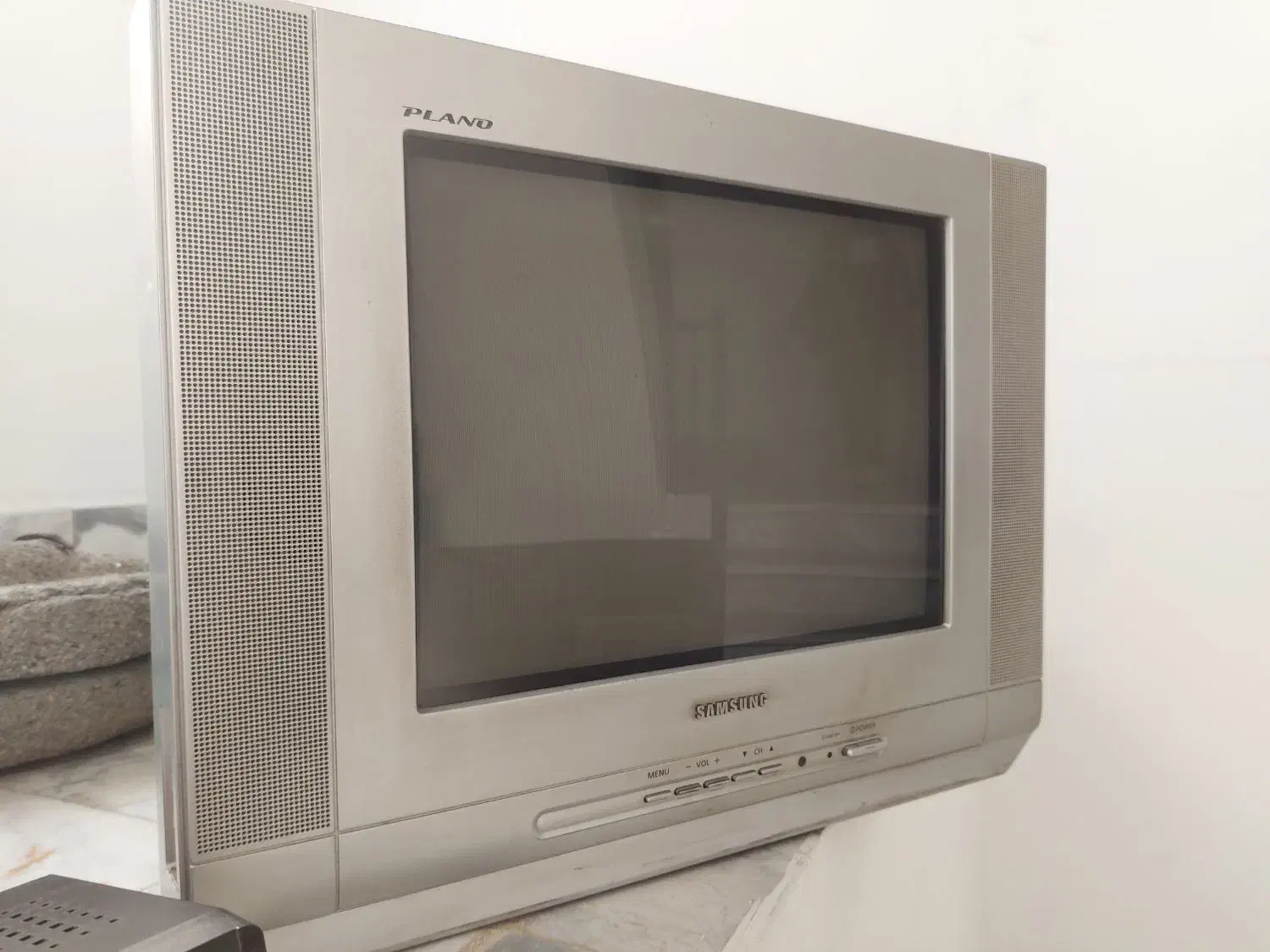 تلویزیون سامسونگ ۱۴ اینچ صفحه تخت|تلویزیون و پروژکتور|آستانه اشرفیه, |دیوار