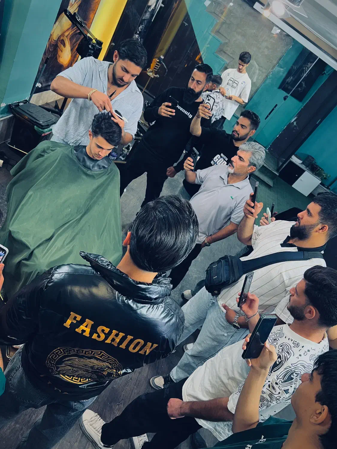 آموزشگاه آرایشگری|خدمات آموزشی|اندیشه, اندیشه فاز ۱|دیوار