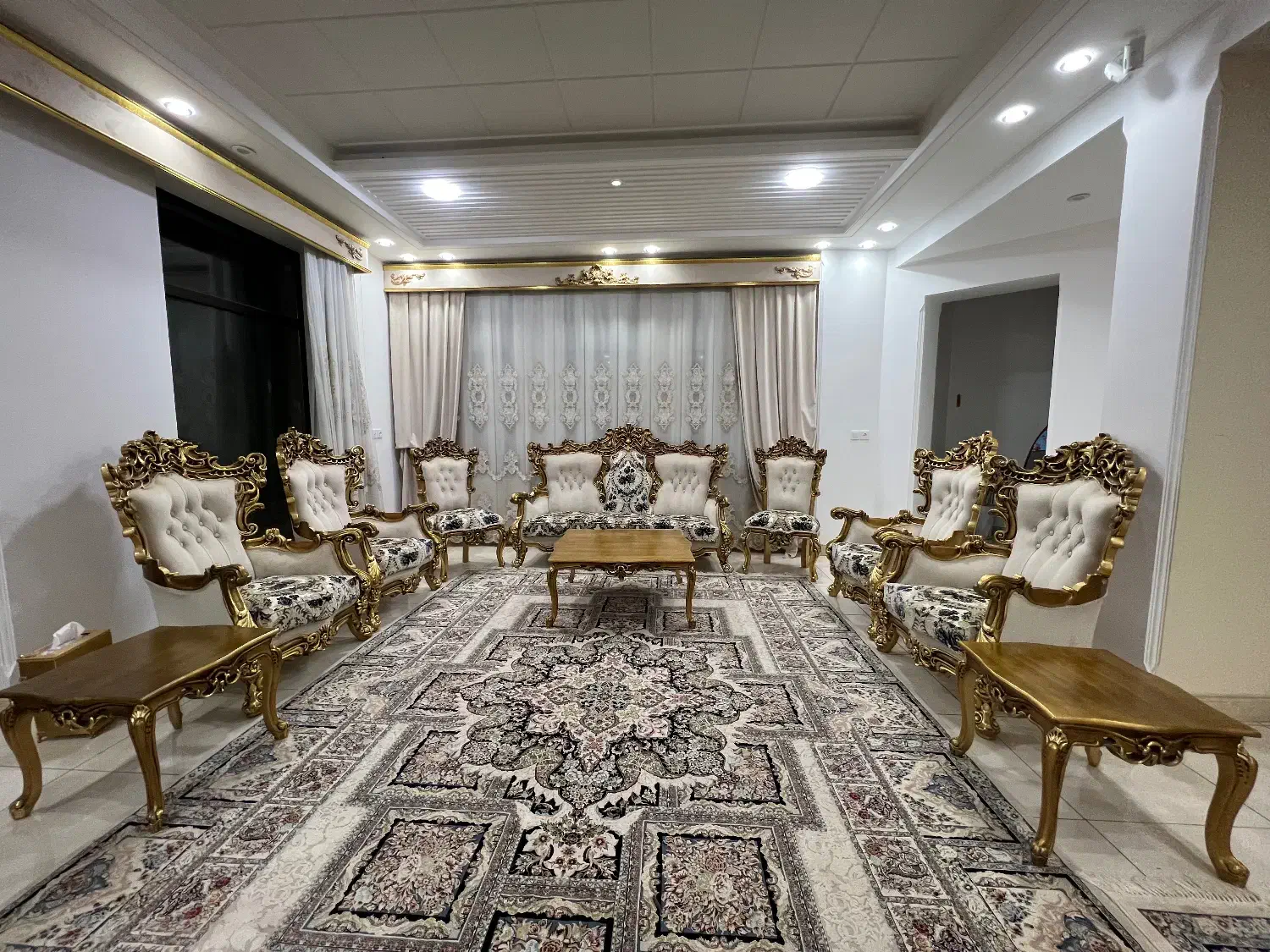 مبل در حد نو|مبلمان خانگی و میز عسلی|زارچ, |دیوار