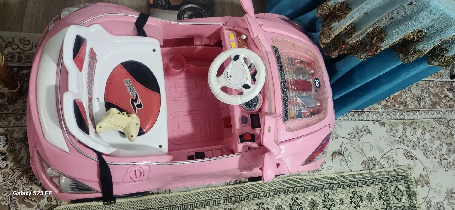 ماشین شارژی موزیکال دو موتوره دو نفره|اسباب‌بازی بچه|ساری, |دیوار