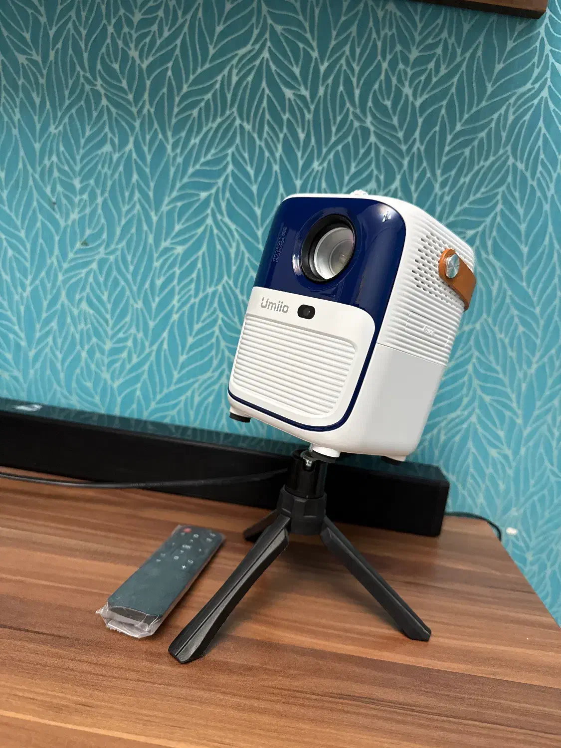 ویدیو پروژکتور umio q2|تلویزیون و پروژکتور|همدان, |دیوار