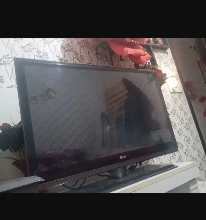 تلویزیون ۳۲ الجی تمیز و سالم|تلویزیون و پروژکتور|تایباد, |دیوار