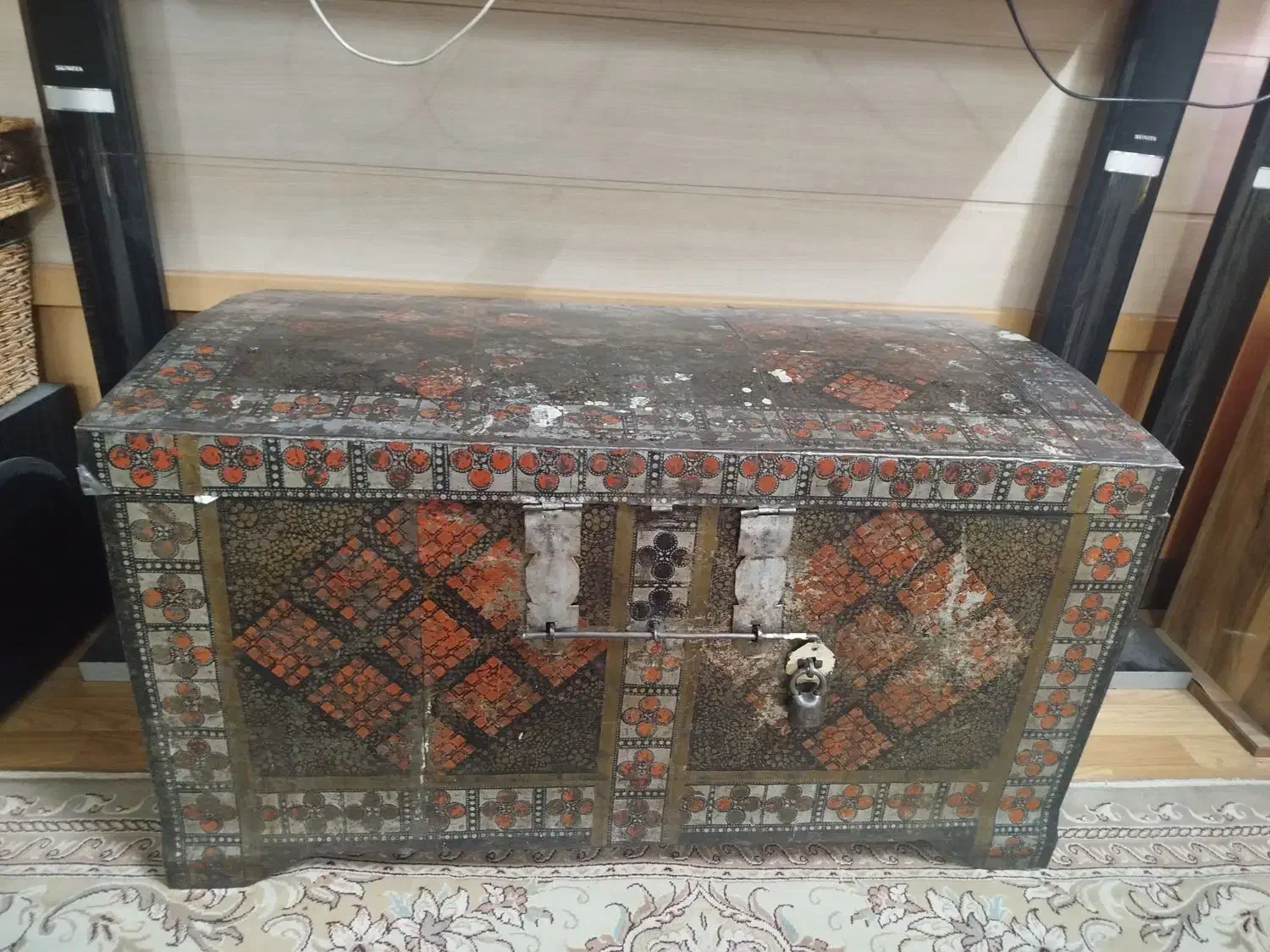 صندوقچه|کلکسیون اشیاء عتیقه|اراک, |دیوار