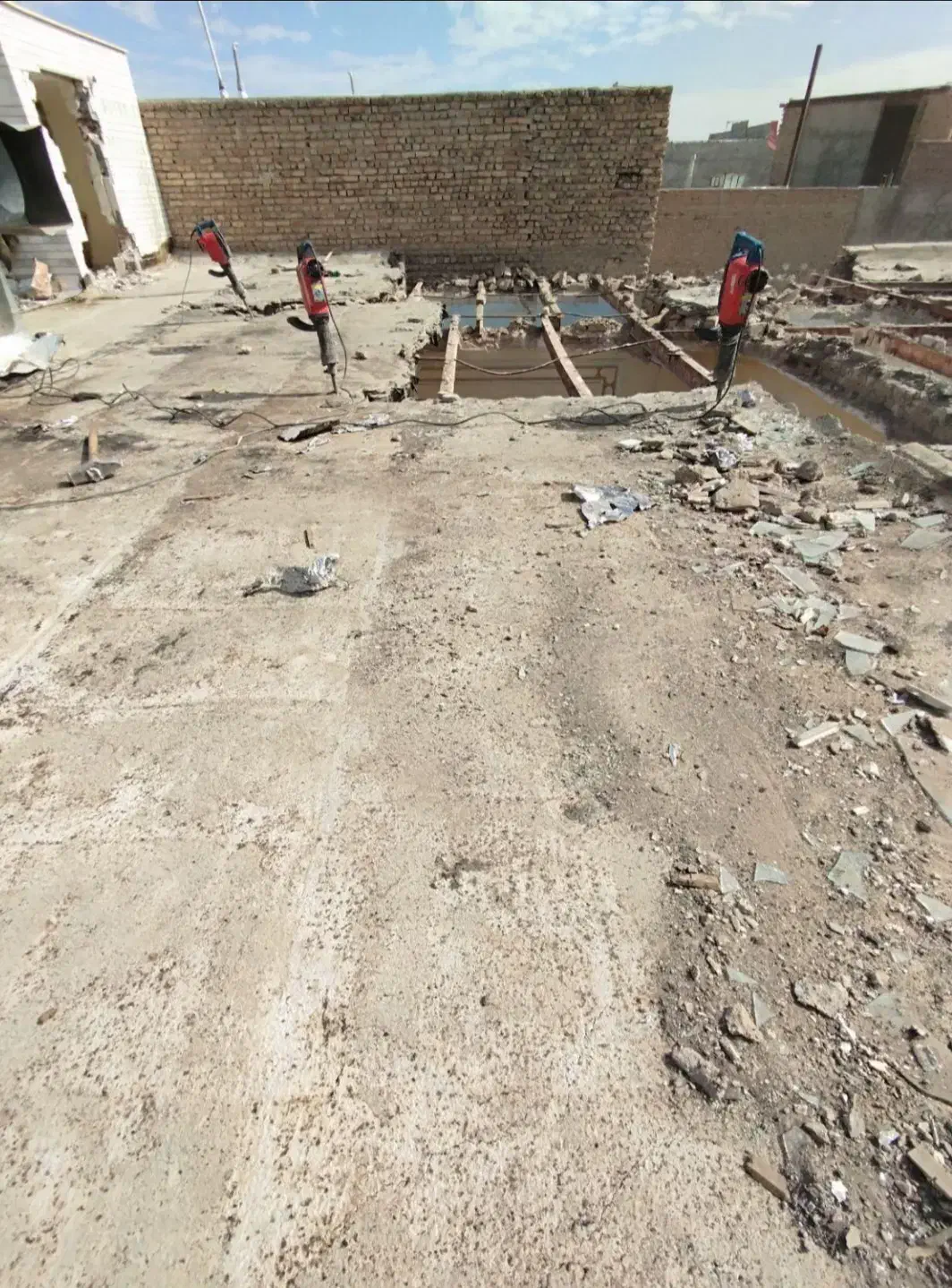 تخریب کار ساختمان،قیمت مناسب،کار سریع|خدمات پیشه و مهارت|آبپخش, |دیوار