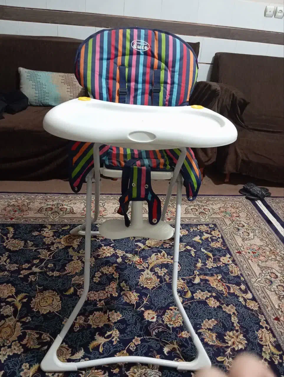 صندلی غذای کودک در حد نو|تخت و صندلی بچه|خمینیشهر, |دیوار